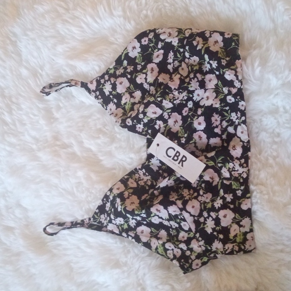 5/$13 Floral crop top
